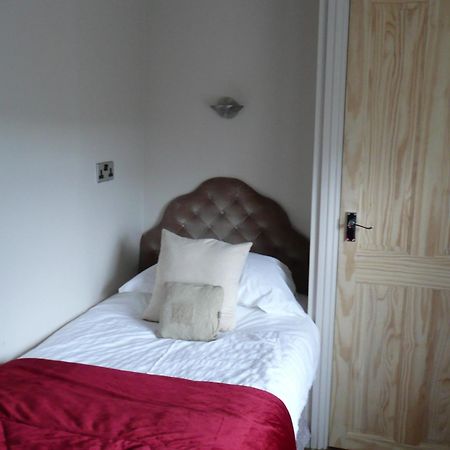 Hollybush Inn Greenhaugh Room photo