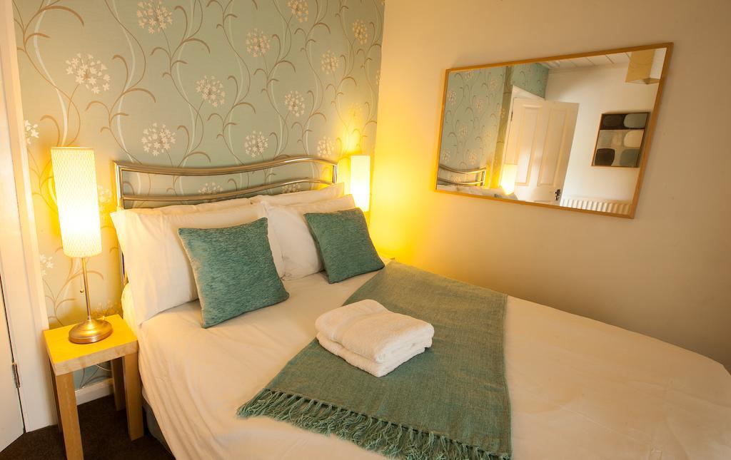 Hollybush Inn Greenhaugh Room photo