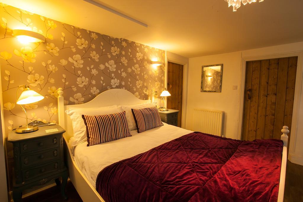 Hollybush Inn Greenhaugh Room photo