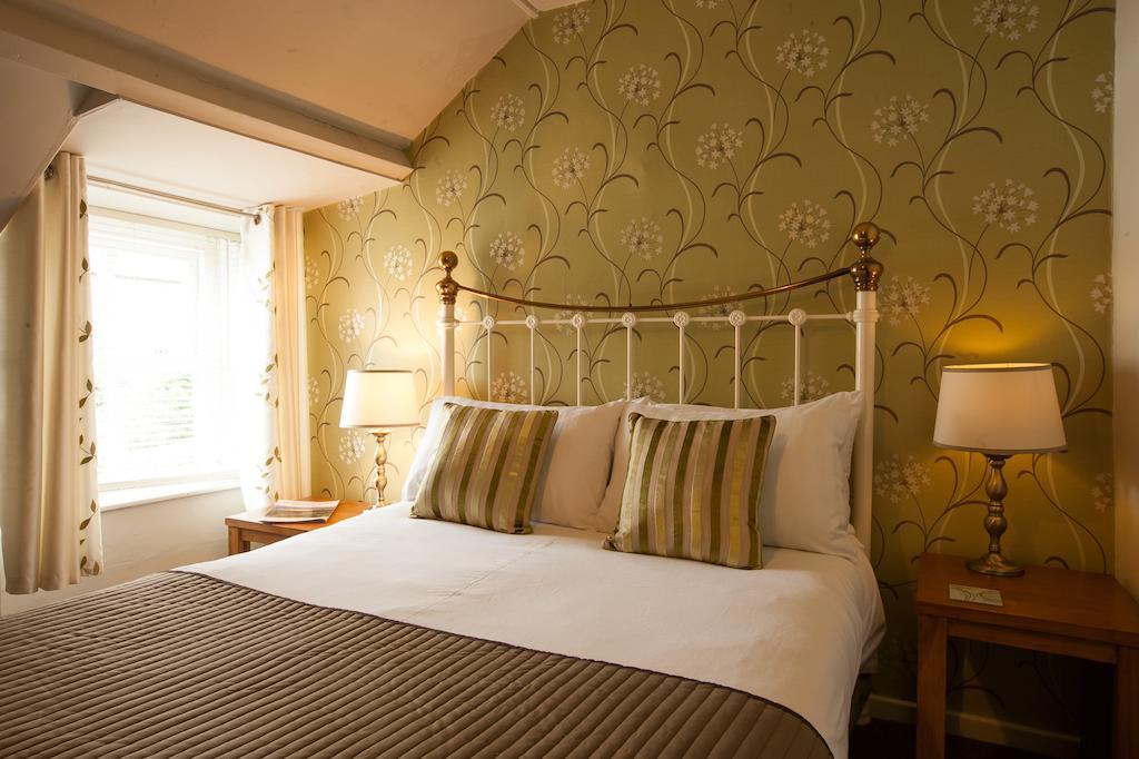 Hollybush Inn Greenhaugh Room photo