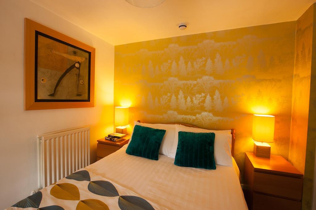 Hollybush Inn Greenhaugh Room photo